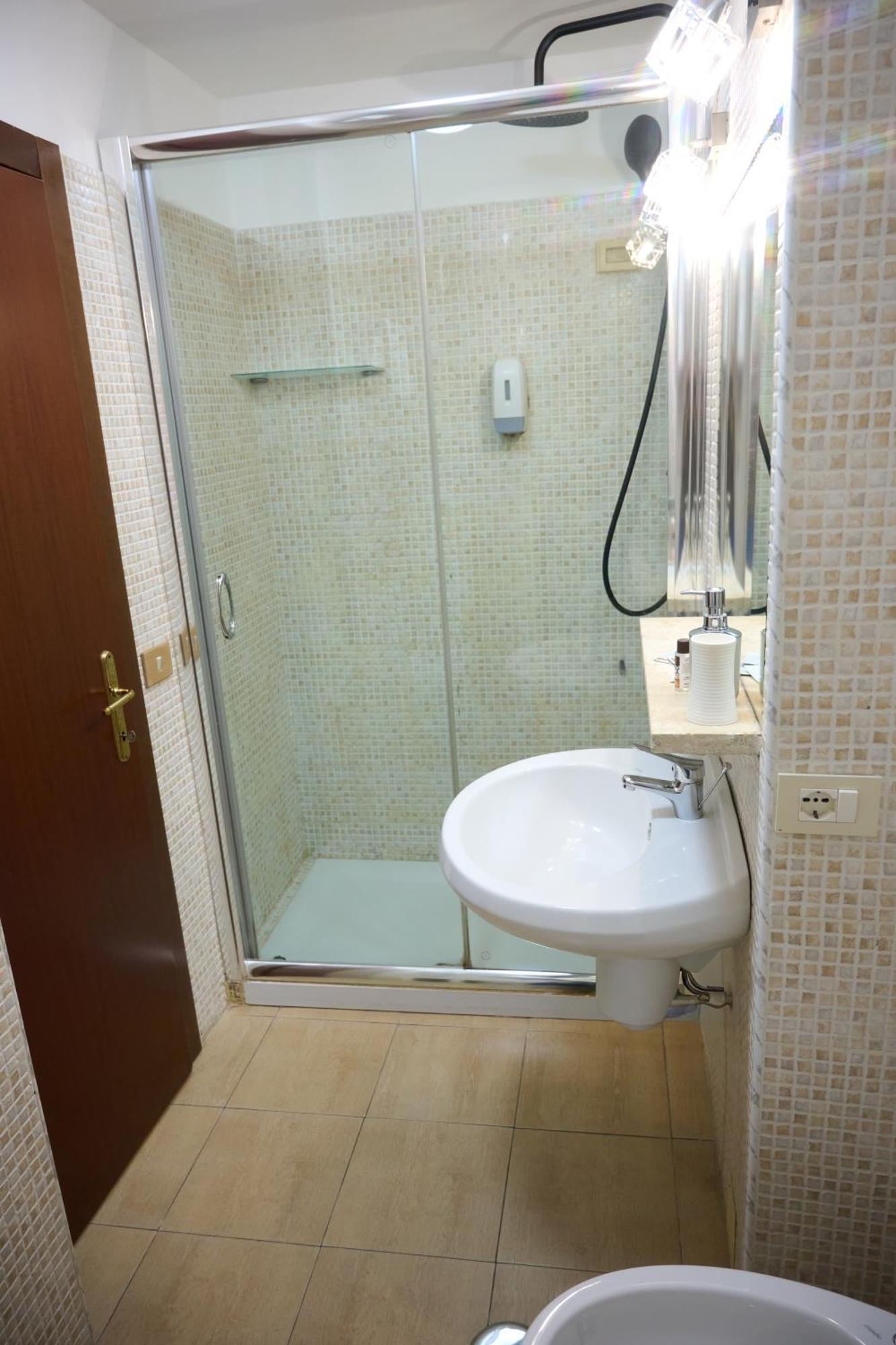 On The Rainbow B&B Rzym Zewnętrze zdjęcie